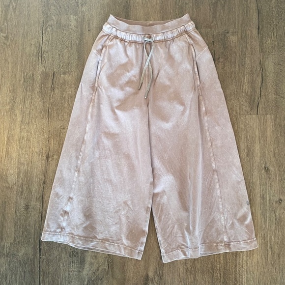 Lululemon Inner Glow Culottes Size 2 Washed Half Moon - Picture 11 of 13